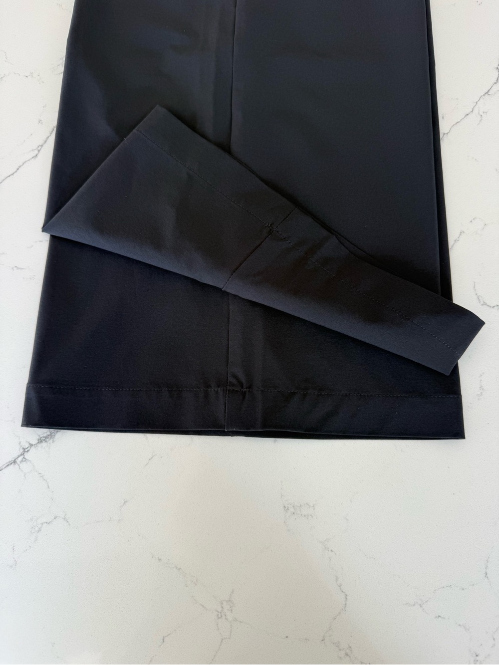 ALO Yoga High-Waist Pursuit Trouser in Black - Picture 4 of 10